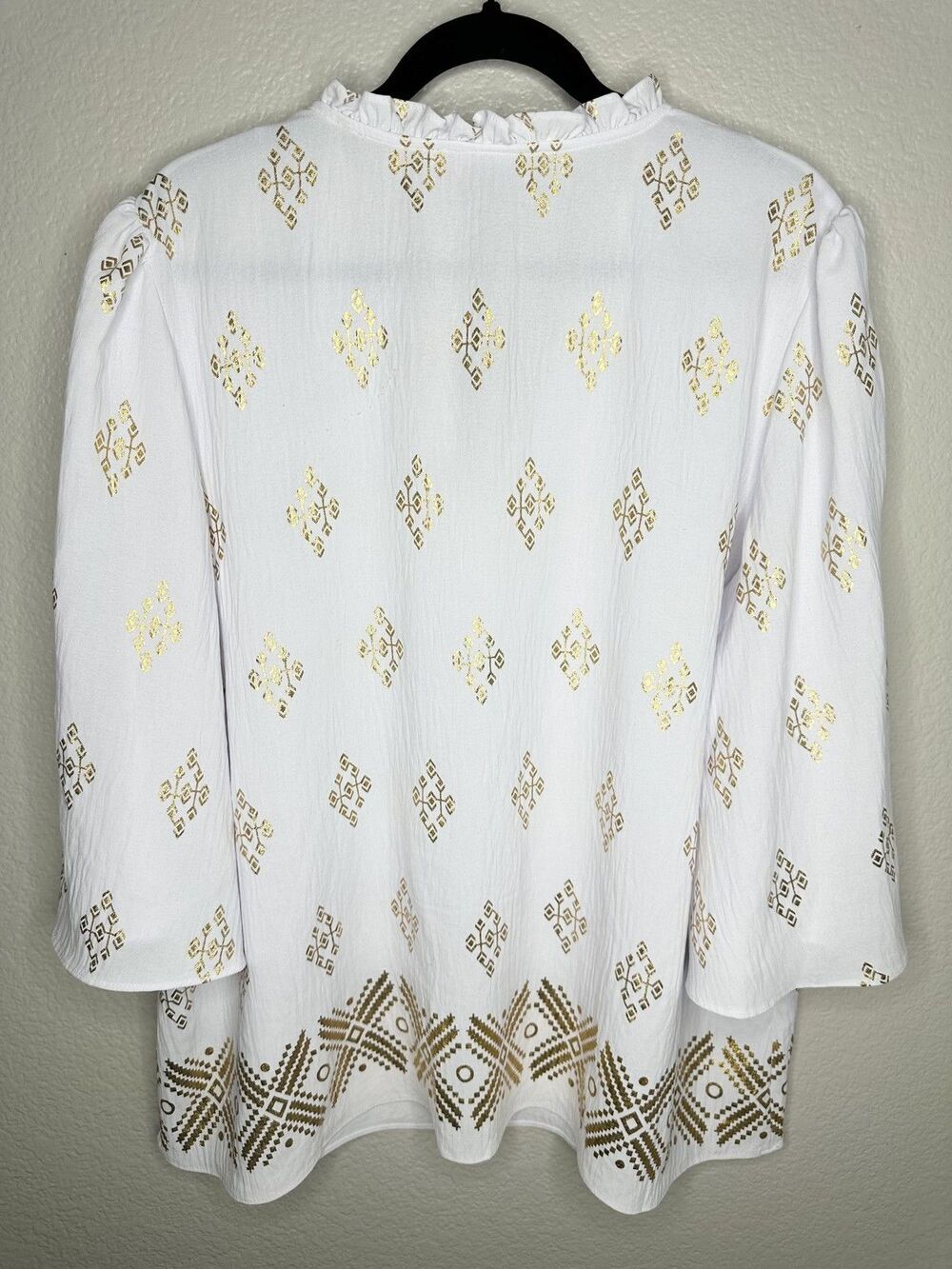 Olivia & Martin Shirt Womens 1X White Gold Foil Ruffle Split Neck Boho Blouse - Picture 5 of 5